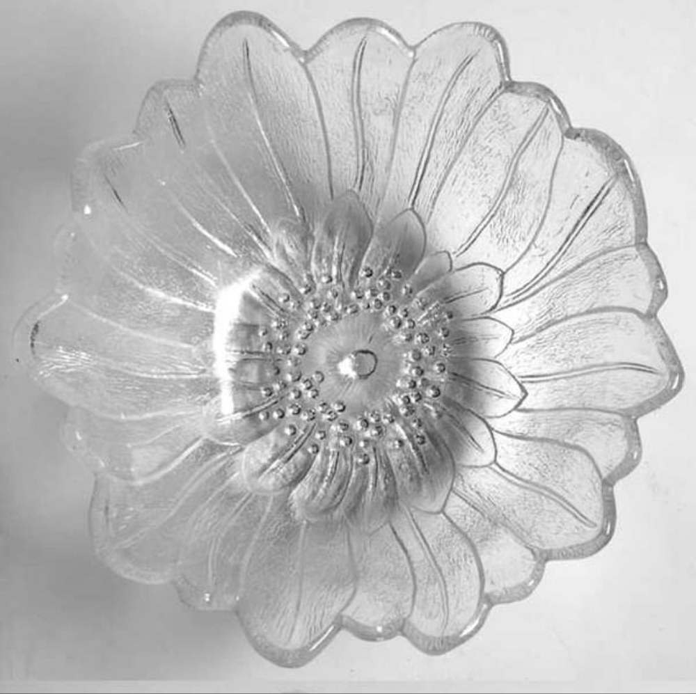 2 Vintage Indiana Glass Co. Lily Pons Sunflower Bowls, pattern #605 - Picture 5 of 6